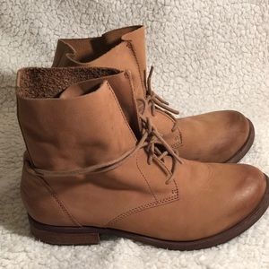 Brown tie around bootie